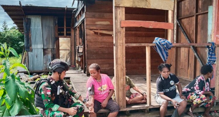 Pemeriksaan dan Pengobatan, Satgas Yonif 310/KK, Masyarakat Sehat
